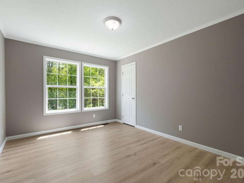 44 morning Lane, Hendersonville, NC 28792.  MLS# CAR4377475, YatesRealty ID 19259. 