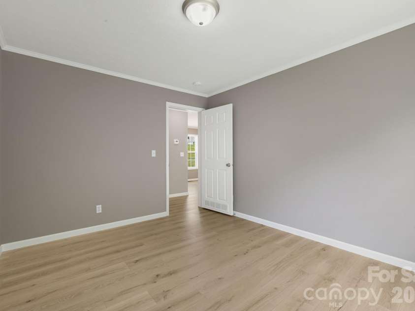 44 morning Lane, Hendersonville, NC 28792.  MLS# CAR4377475, YatesRealty ID 19259. 