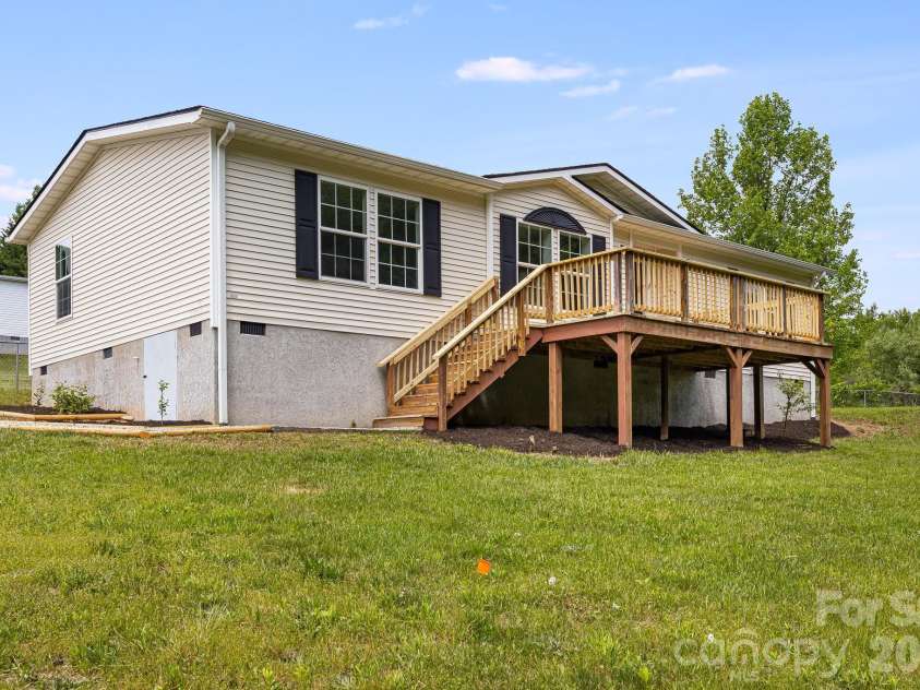 44 morning Lane, Hendersonville, NC 28792.  MLS# CAR4377475, YatesRealty ID 19259. 
