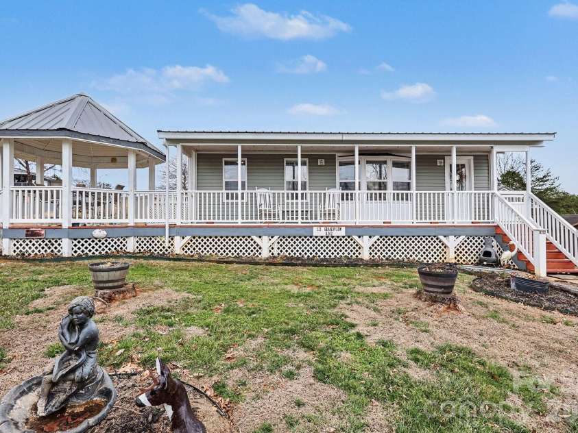 121 Grand View Drive, New London, NC 28127.  MLS# CAR4346816, YatesRealty ID 1926. 