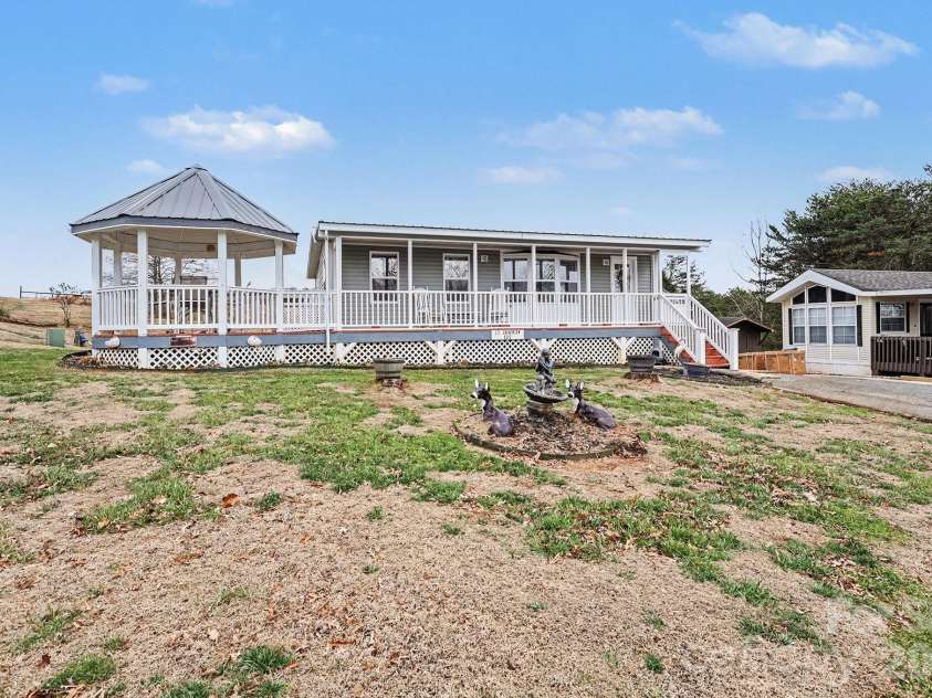 121 Grand View Drive, New London, NC 28127.  MLS# CAR4346816, YatesRealty ID 1926. 