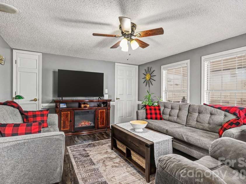 121 Grand View Drive, New London, NC 28127.  MLS# CAR4346816, YatesRealty ID 1926. 