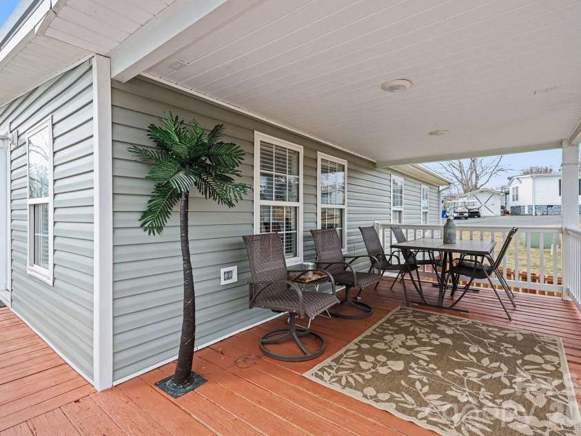121 Grand View Drive, New London, NC 28127.  MLS# CAR4346816, YatesRealty ID 1926. 