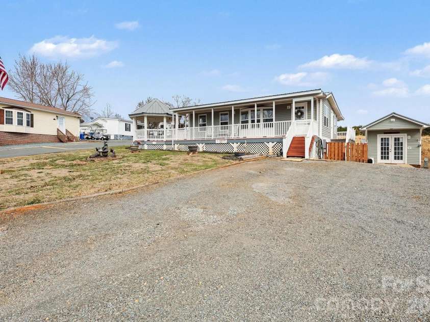 121 Grand View Drive, New London, NC 28127.  MLS# CAR4346816, YatesRealty ID 1926. 