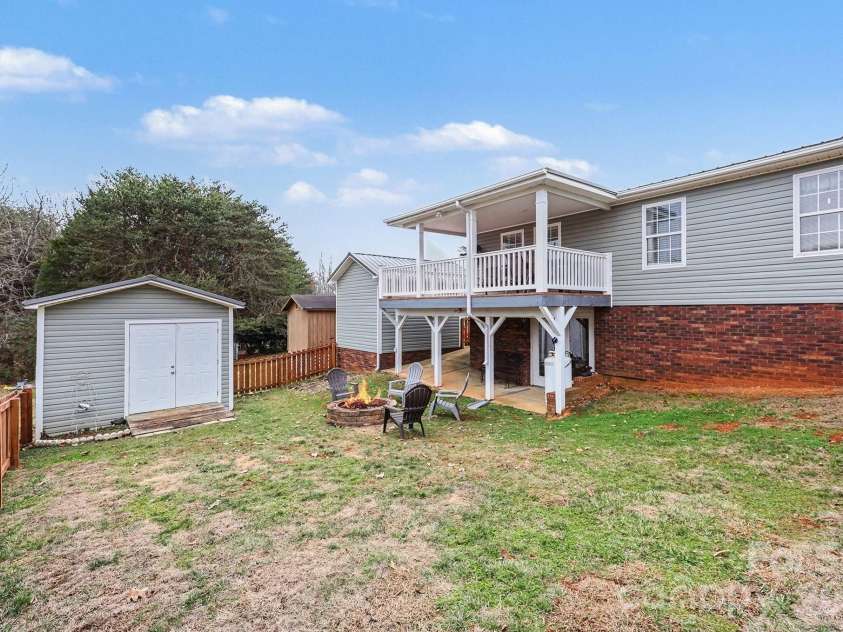 121 Grand View Drive, New London, NC 28127.  MLS# CAR4346816, YatesRealty ID 1926. 