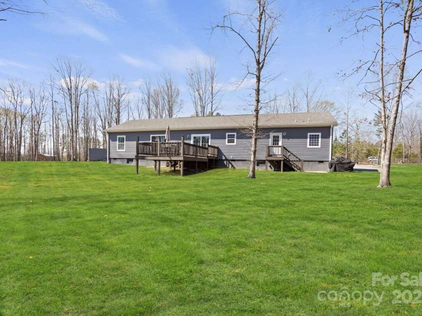 140 Vera Lane, Columbus, NC 28722.  MLS# CAR4308418, YatesRealty ID 19260. 