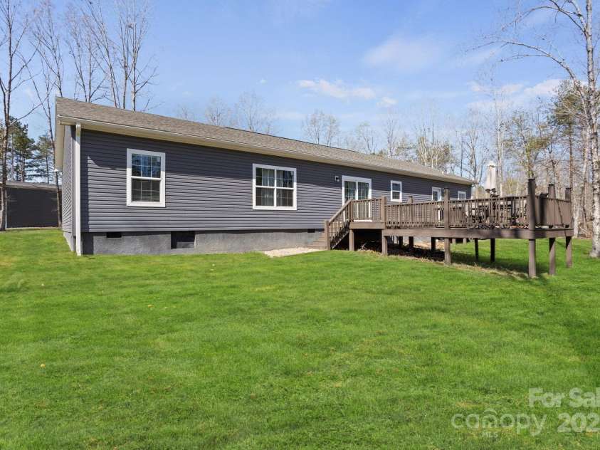 140 Vera Lane, Columbus, NC 28722.  MLS# CAR4308418, YatesRealty ID 19260. 