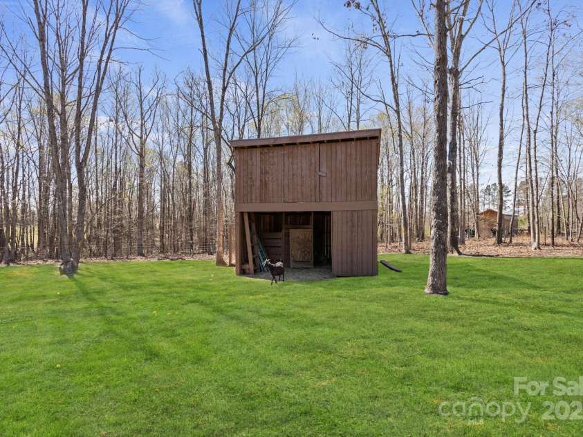 140 Vera Lane, Columbus, NC 28722.  MLS# CAR4308418, YatesRealty ID 19260. 