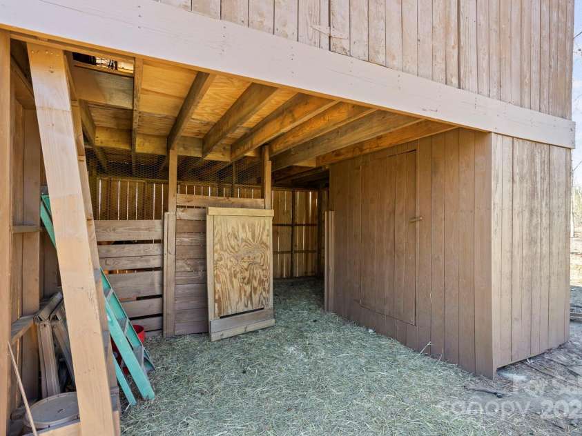 140 Vera Lane, Columbus, NC 28722.  MLS# CAR4308418, YatesRealty ID 19260. 