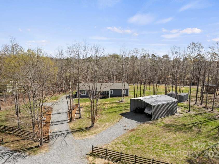 140 Vera Lane, Columbus, NC 28722.  MLS# CAR4308418, YatesRealty ID 19260. 