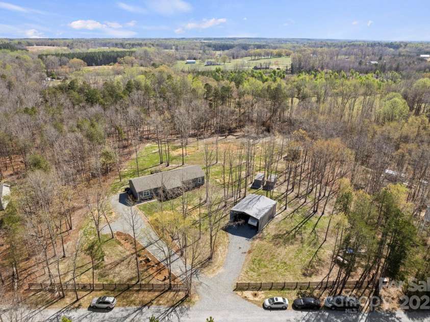 140 Vera Lane, Columbus, NC 28722.  MLS# CAR4308418, YatesRealty ID 19260. 