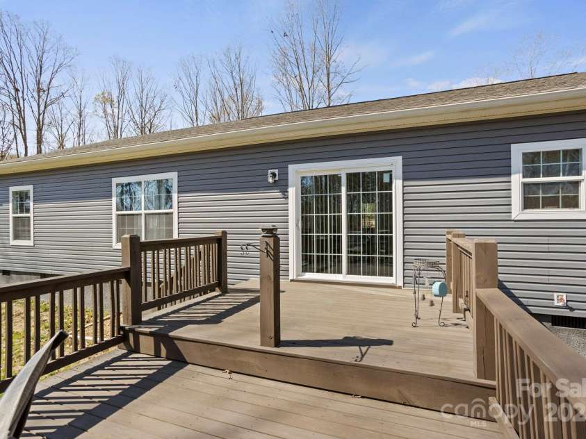 140 Vera Lane, Columbus, NC 28722.  MLS# CAR4308418, YatesRealty ID 19260. 