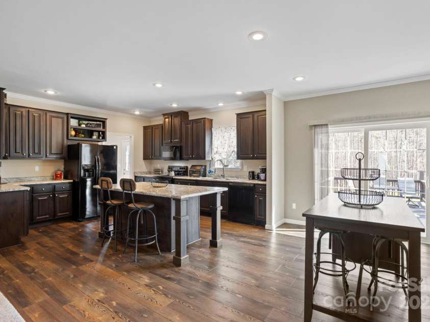 140 Vera Lane, Columbus, NC 28722.  MLS# CAR4308418, YatesRealty ID 19260. 