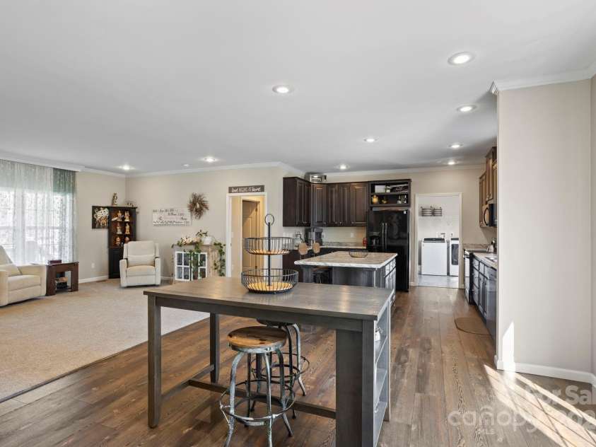 140 Vera Lane, Columbus, NC 28722.  MLS# CAR4308418, YatesRealty ID 19260. 