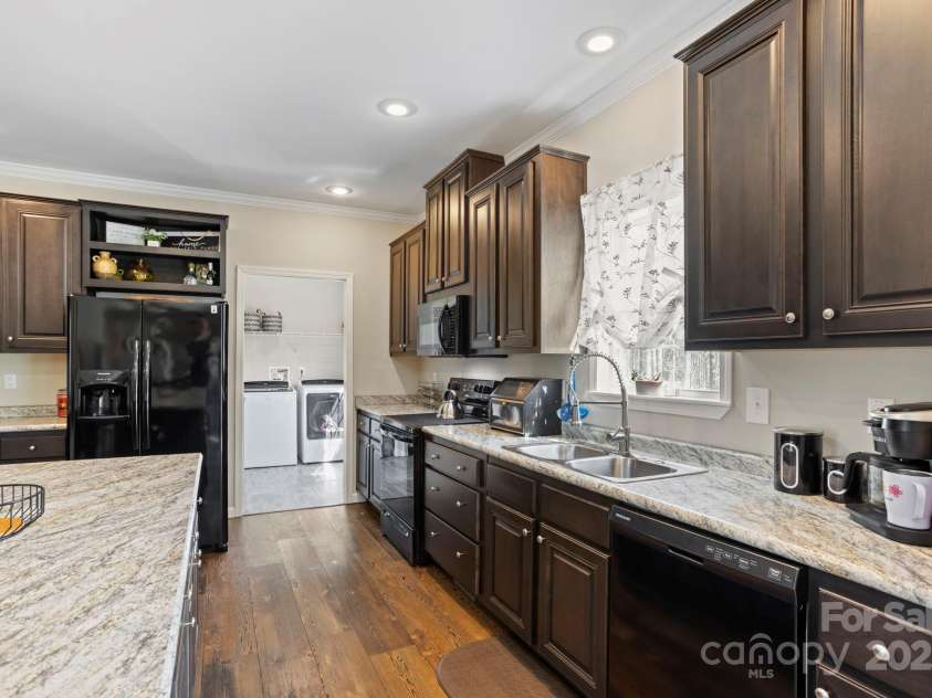 140 Vera Lane, Columbus, NC 28722.  MLS# CAR4308418, YatesRealty ID 19260. 