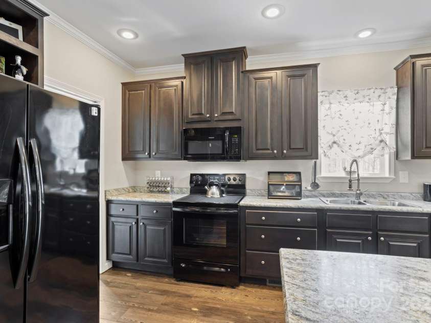 140 Vera Lane, Columbus, NC 28722.  MLS# CAR4308418, YatesRealty ID 19260. 