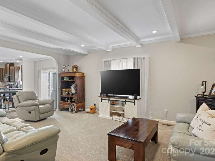 140 Vera Lane, Columbus, NC 28722.  MLS# CAR4308418, YatesRealty ID 19260. 