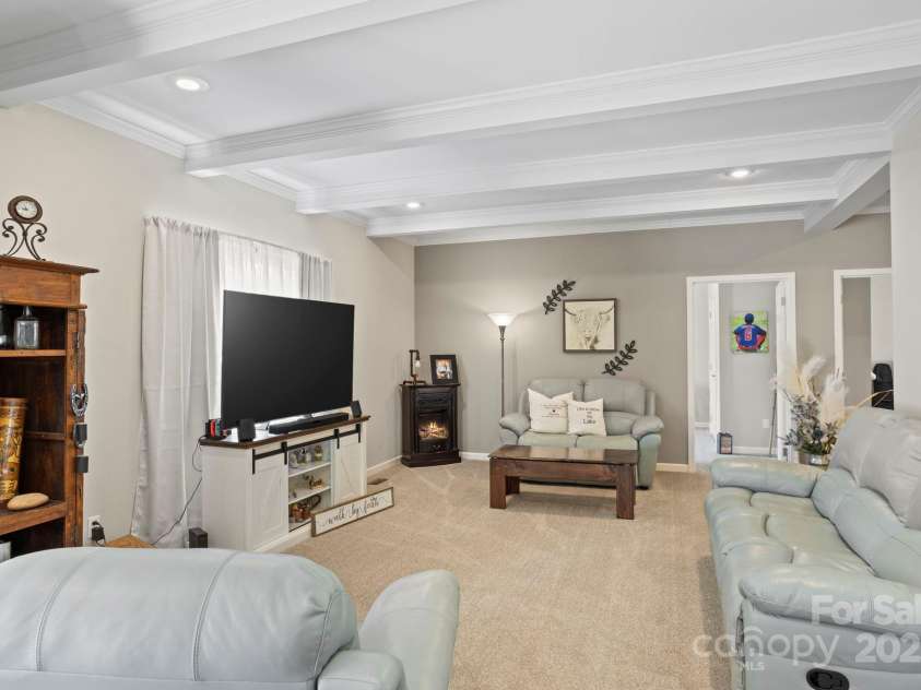 140 Vera Lane, Columbus, NC 28722.  MLS# CAR4308418, YatesRealty ID 19260. 