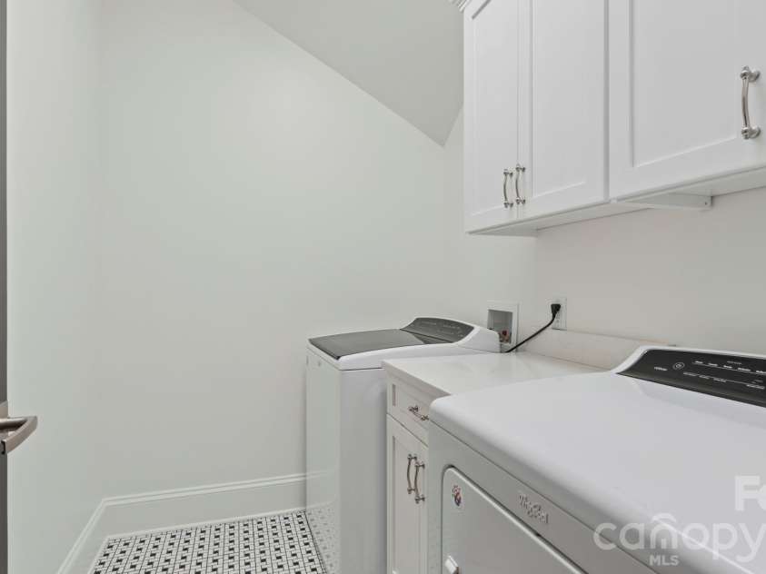 1764 Dunkirk Drive, Charlotte, NC 28203.  MLS# CAR4374341, YatesRealty ID 19261. 