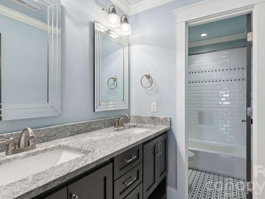 1764 Dunkirk Drive, Charlotte, NC 28203.  MLS# CAR4374341, YatesRealty ID 19261. 