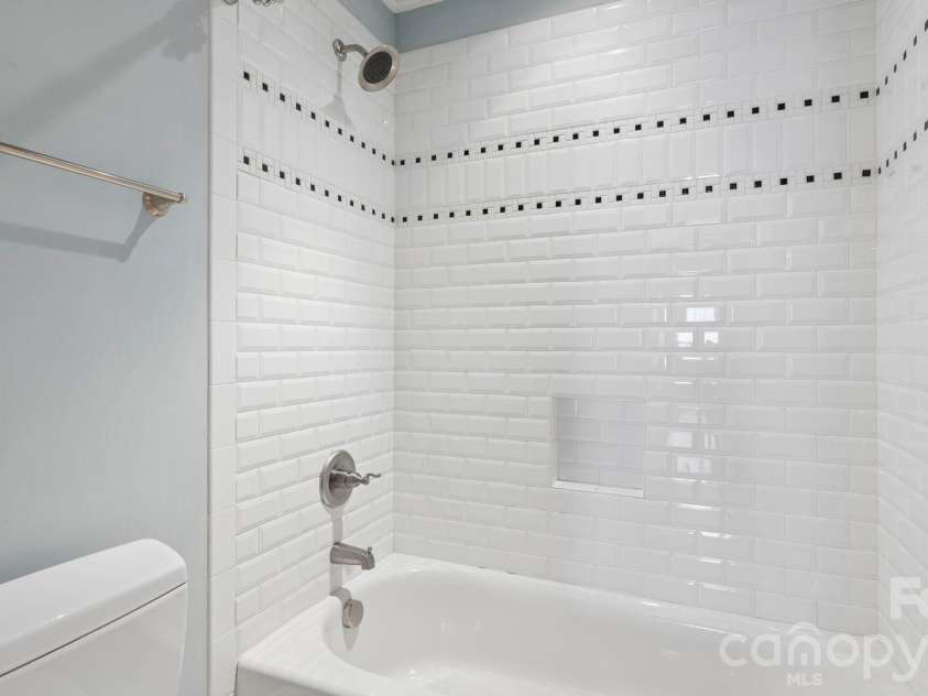 1764 Dunkirk Drive, Charlotte, NC 28203.  MLS# CAR4374341, YatesRealty ID 19261. 