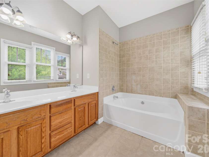 14044 Garden District Row, Huntersville, NC 28078.  MLS# CAR4377139, YatesRealty ID 19264. 