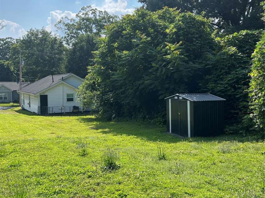 512 Gray Street, Gastonia, NC 28052.  MLS# CAR4268348, YatesRealty ID 19264. 