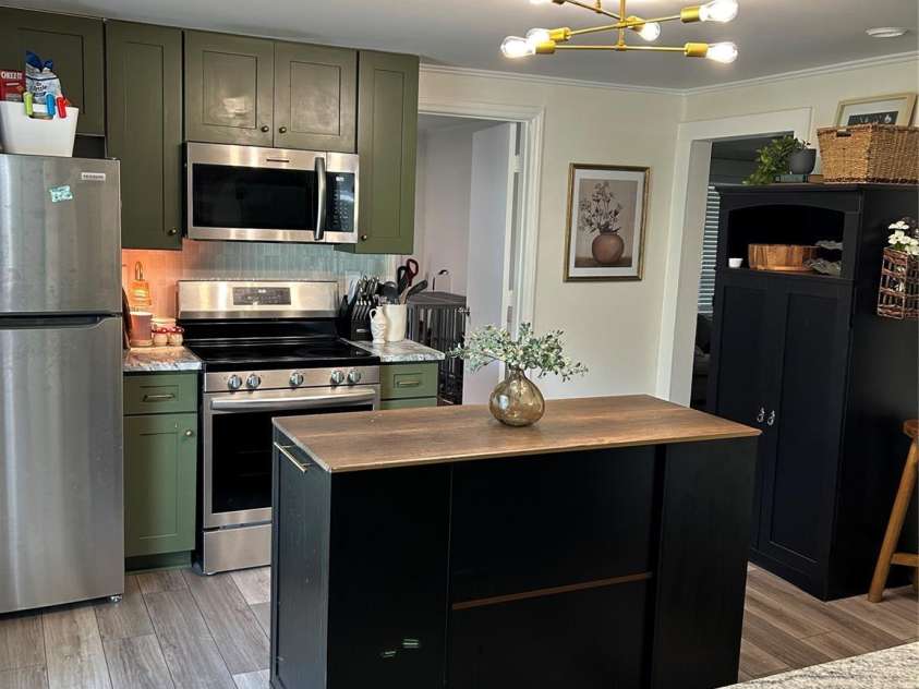 512 Gray Street, Gastonia, NC 28052.  MLS# CAR4268348, YatesRealty ID 19264. 