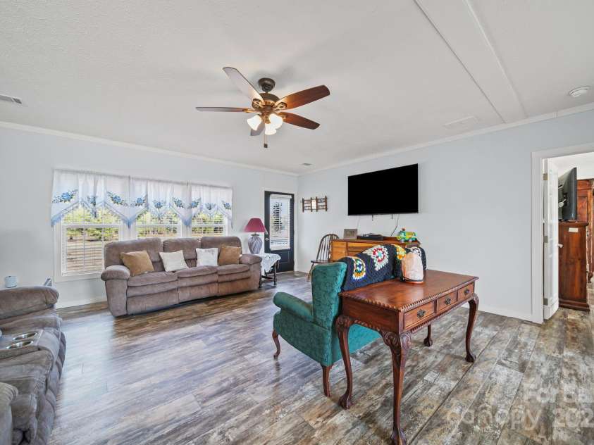 6179 Steen Road, Jefferson, SC 29718.  MLS# CAR4319586, YatesRealty ID 19265. Living Room 