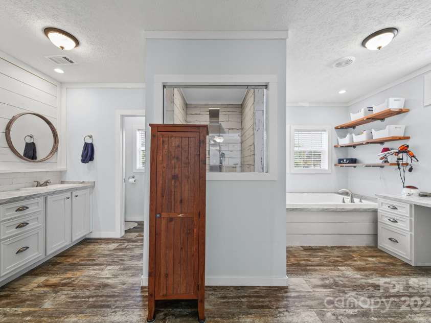 6179 Steen Road, Jefferson, SC 29718.  MLS# CAR4319586, YatesRealty ID 19265. Primary Bathroom