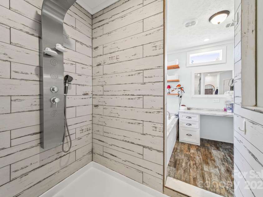 6179 Steen Road, Jefferson, SC 29718.  MLS# CAR4319586, YatesRealty ID 19265. Primary Shower