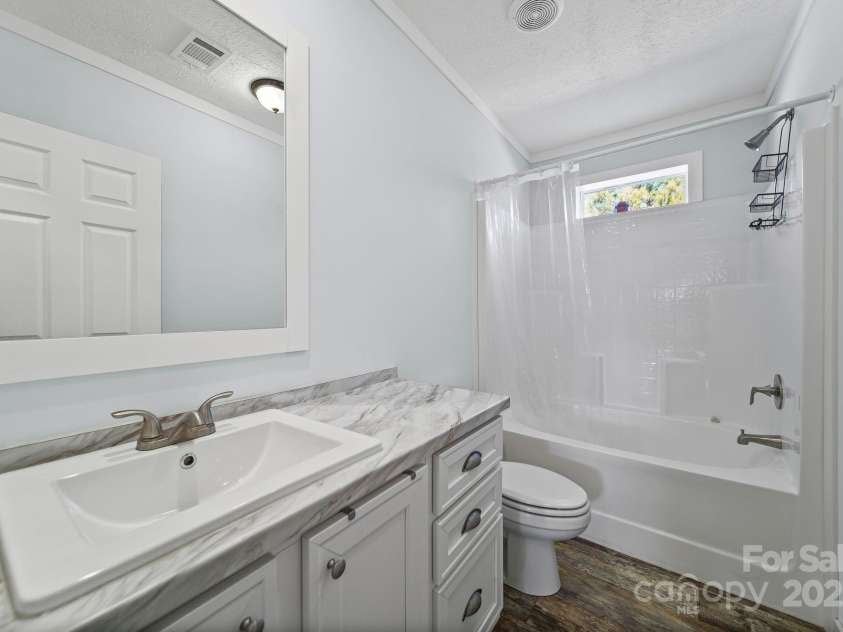 6179 Steen Road, Jefferson, SC 29718.  MLS# CAR4319586, YatesRealty ID 19265. Secondary Bathroom 