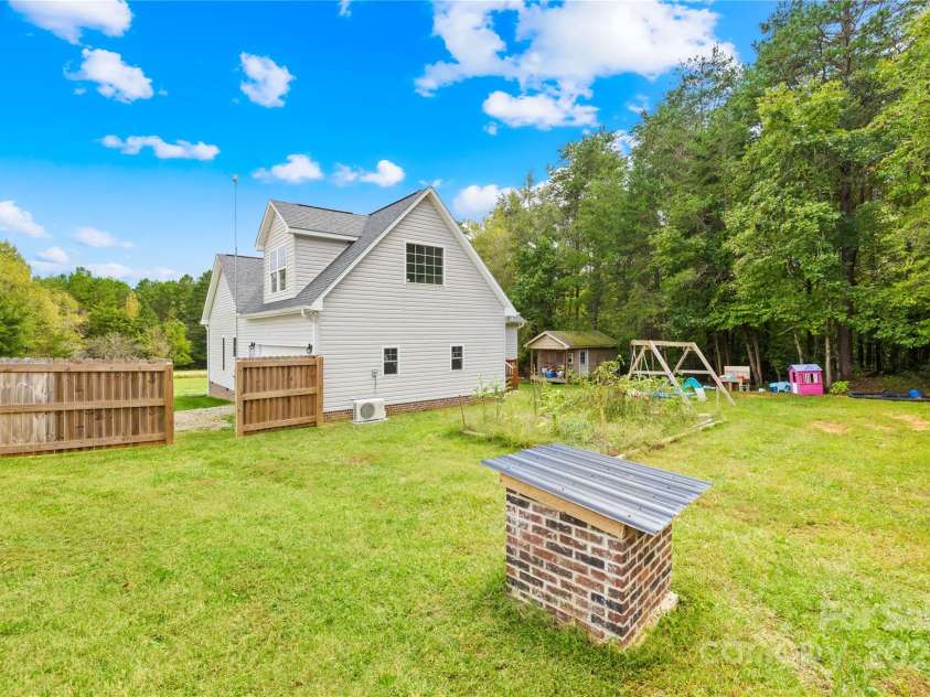 132 Witherspoon Lane, Statesville, NC 28677.  MLS# CAR4268802, YatesRealty ID 19266. 