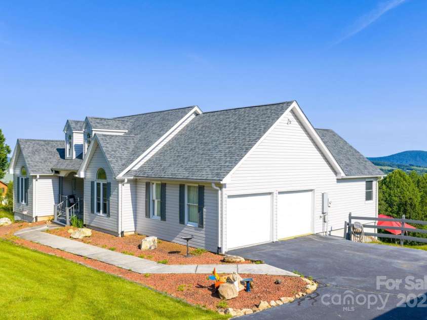 347 Hickory Mountain Road, Sparta, NC 28675.  MLS# CAR4268709, YatesRealty ID 19267. 