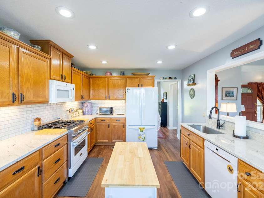 347 Hickory Mountain Road, Sparta, NC 28675.  MLS# CAR4268709, YatesRealty ID 19267. 