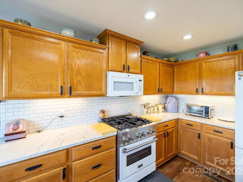 347 Hickory Mountain Road, Sparta, NC 28675.  MLS# CAR4268709, YatesRealty ID 19267. 