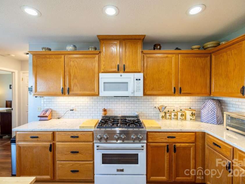 347 Hickory Mountain Road, Sparta, NC 28675.  MLS# CAR4268709, YatesRealty ID 19267. 