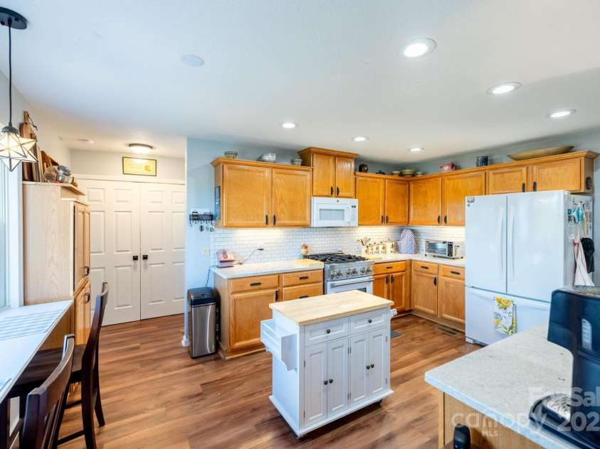 347 Hickory Mountain Road, Sparta, NC 28675.  MLS# CAR4268709, YatesRealty ID 19267. 