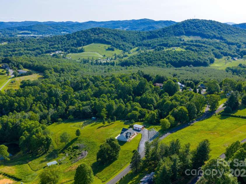 347 Hickory Mountain Road, Sparta, NC 28675.  MLS# CAR4268709, YatesRealty ID 19267. 