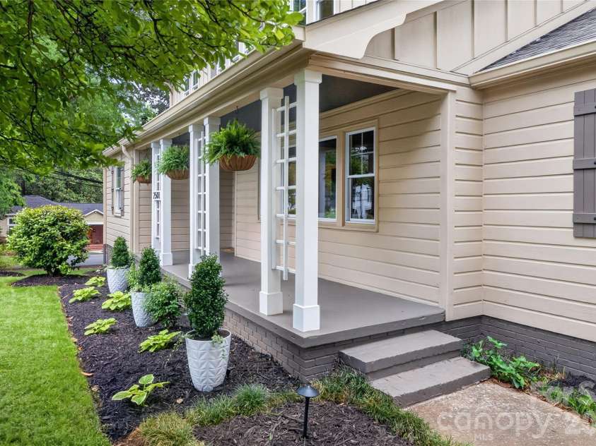 2501 Runnymede Lane, Charlotte, NC 28209.  MLS# CAR4371902, YatesRealty ID 19268. 