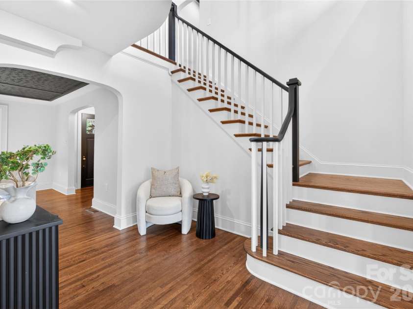 2501 Runnymede Lane, Charlotte, NC 28209.  MLS# CAR4371902, YatesRealty ID 19268. 