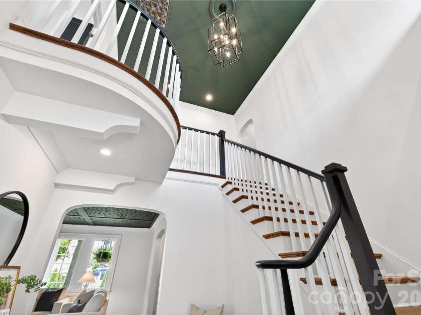 2501 Runnymede Lane, Charlotte, NC 28209.  MLS# CAR4371902, YatesRealty ID 19268. 