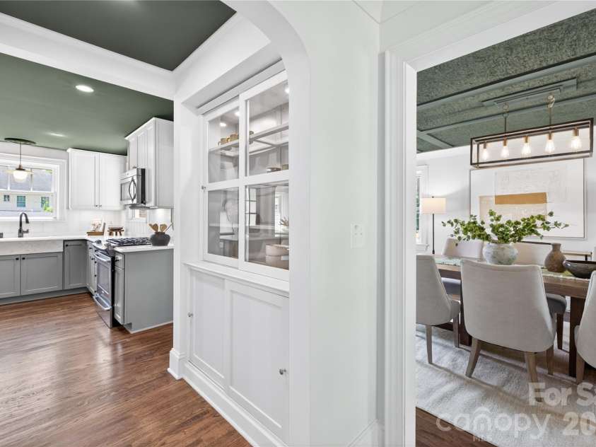2501 Runnymede Lane, Charlotte, NC 28209.  MLS# CAR4371902, YatesRealty ID 19268. 
