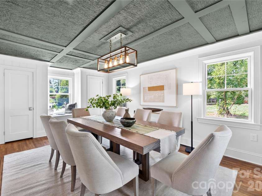 2501 Runnymede Lane, Charlotte, NC 28209.  MLS# CAR4371902, YatesRealty ID 19268. 