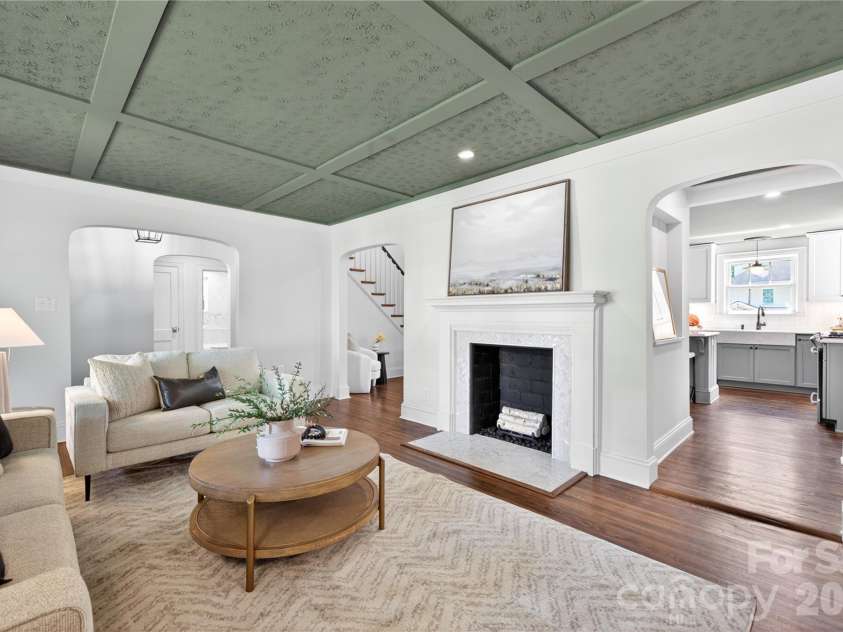 2501 Runnymede Lane, Charlotte, NC 28209.  MLS# CAR4371902, YatesRealty ID 19268. 