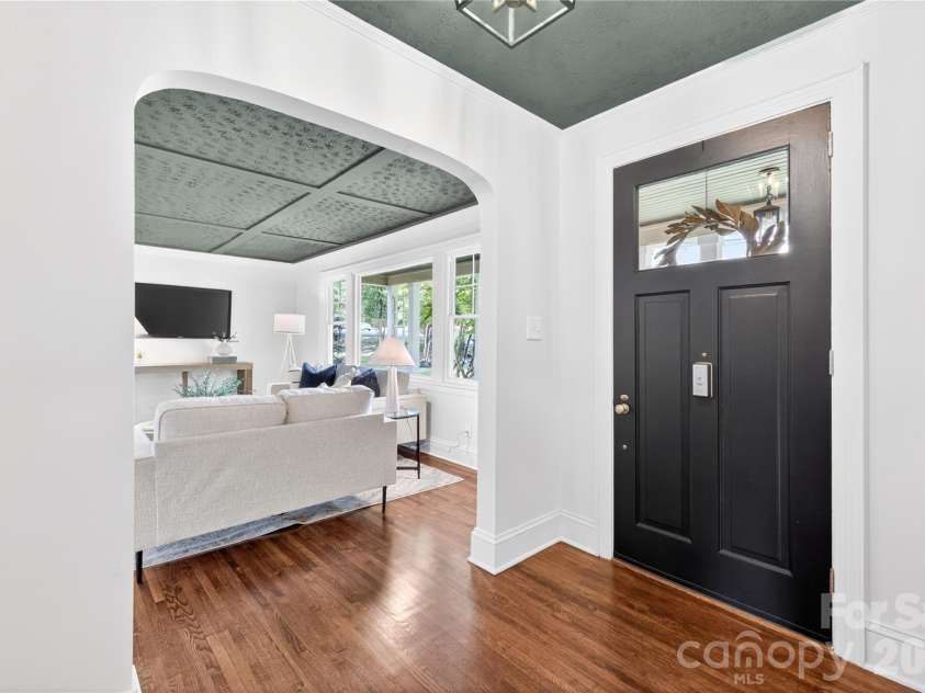 2501 Runnymede Lane, Charlotte, NC 28209.  MLS# CAR4371902, YatesRealty ID 19268. 