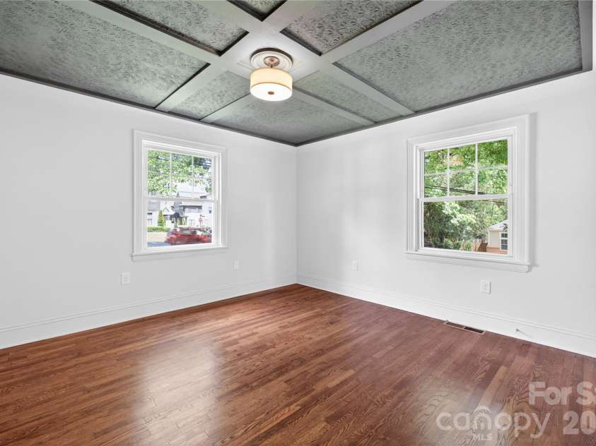 2501 Runnymede Lane, Charlotte, NC 28209.  MLS# CAR4371902, YatesRealty ID 19268. 