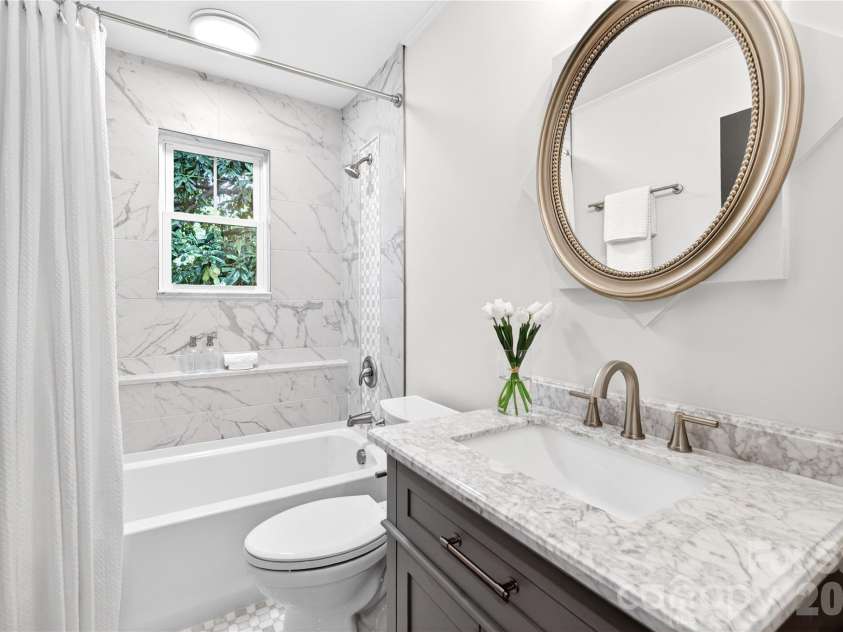 2501 Runnymede Lane, Charlotte, NC 28209.  MLS# CAR4371902, YatesRealty ID 19268. 