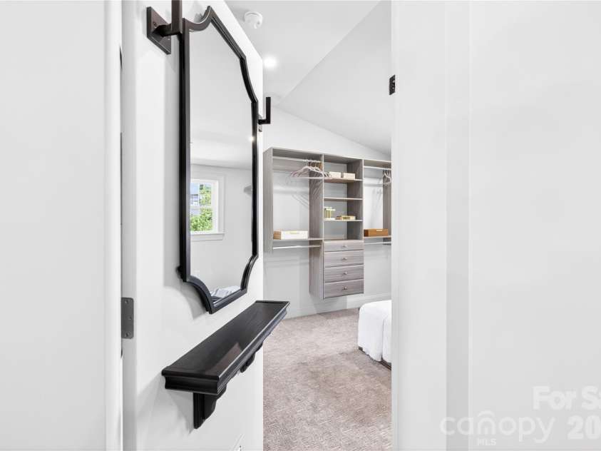 2501 Runnymede Lane, Charlotte, NC 28209.  MLS# CAR4371902, YatesRealty ID 19268. 