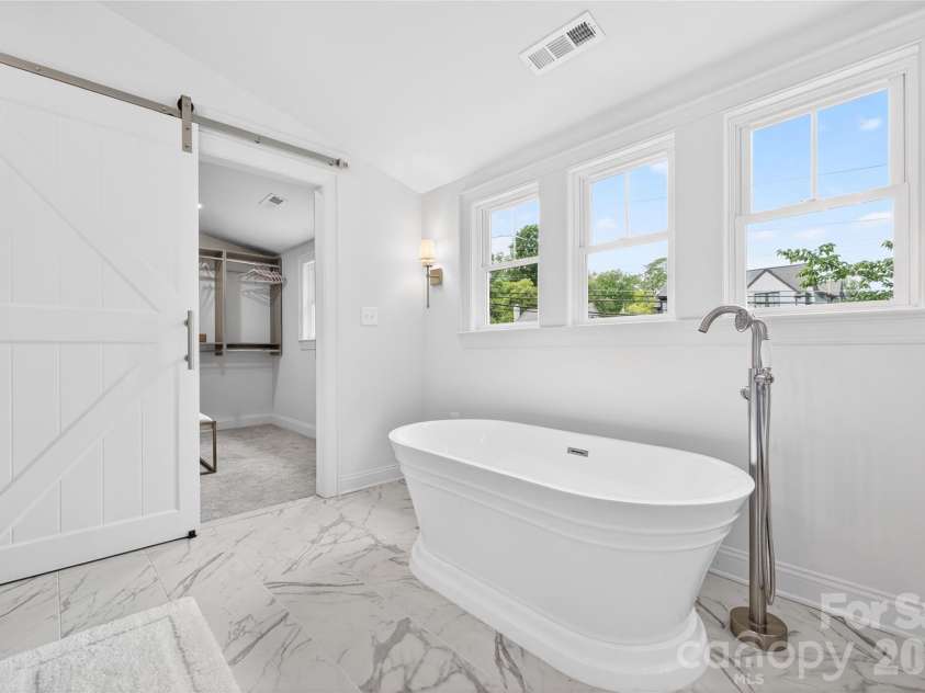 2501 Runnymede Lane, Charlotte, NC 28209.  MLS# CAR4371902, YatesRealty ID 19268. 